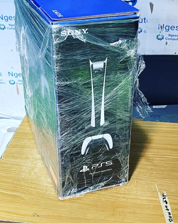PlayStation 5 digital version with 1 controller open box - Image 4
