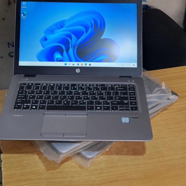 Ho elite book 820 G3 core i7 8g 256ssd - Image 4