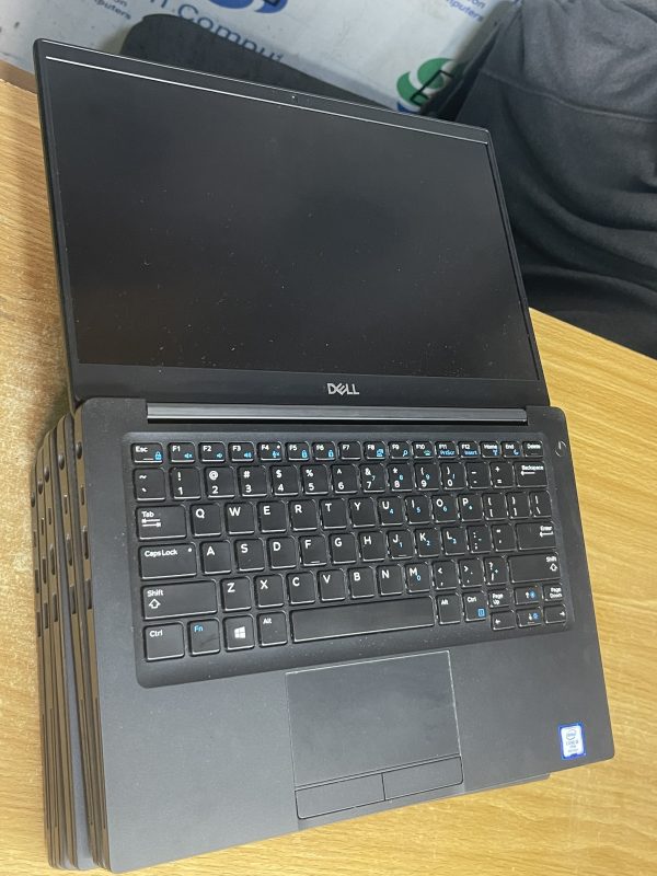 Dell latitude 7390 core i5 8GB 256ssd