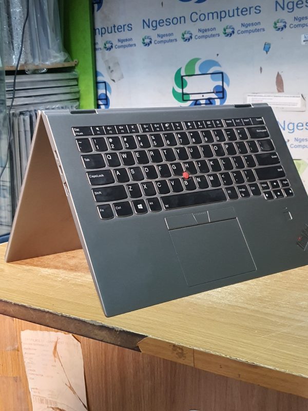 Lenovo yoga x1 core i7 8g 256ssd